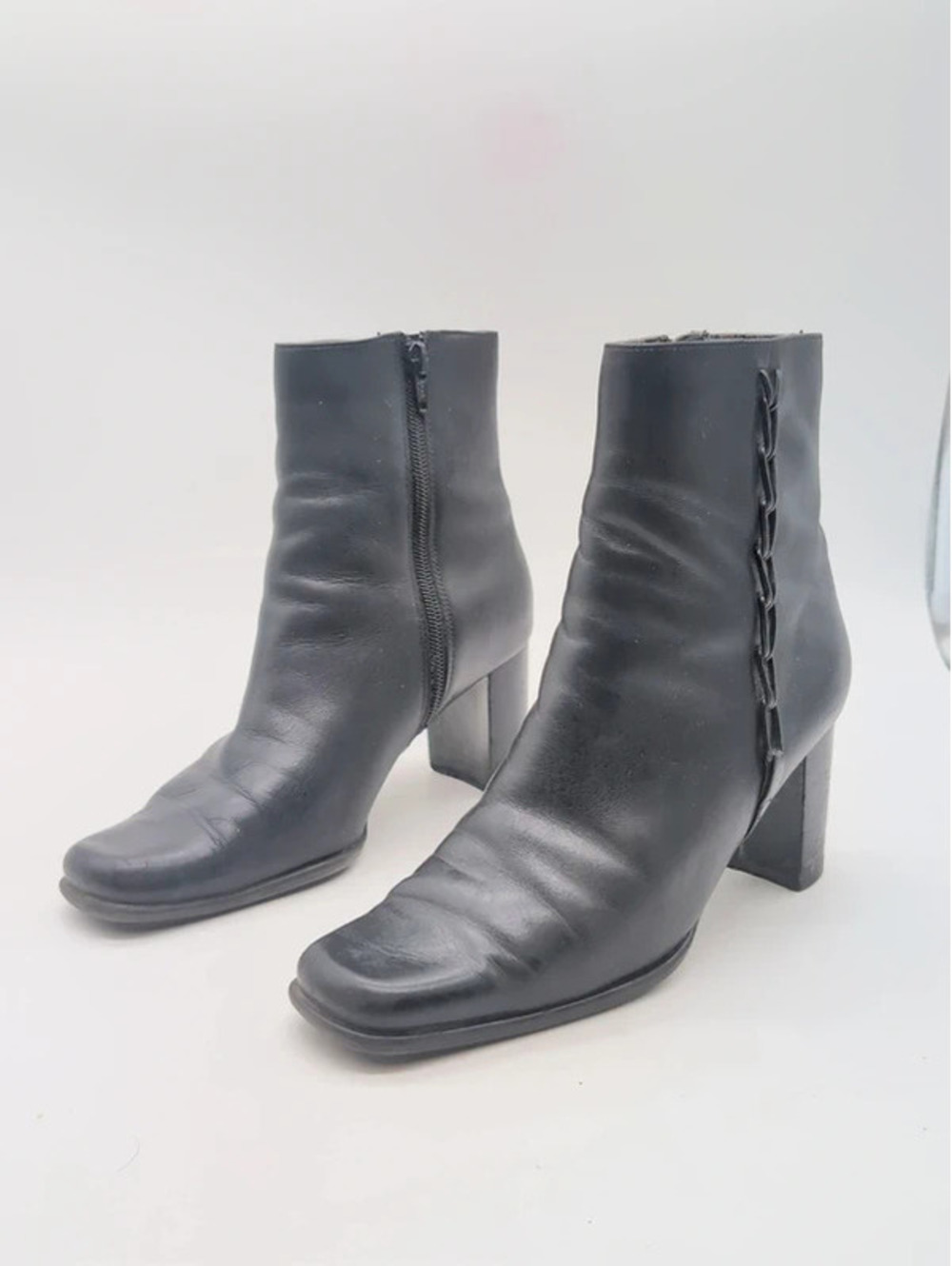 1990s St. John’s Bay Black Leather Square Toe Ankle Boots 7M